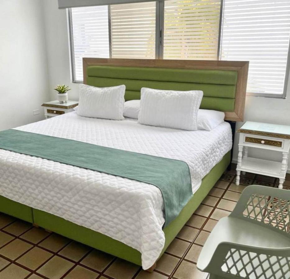 Hotel Mall Santana Del Rio Ла Дорада Екстериор снимка