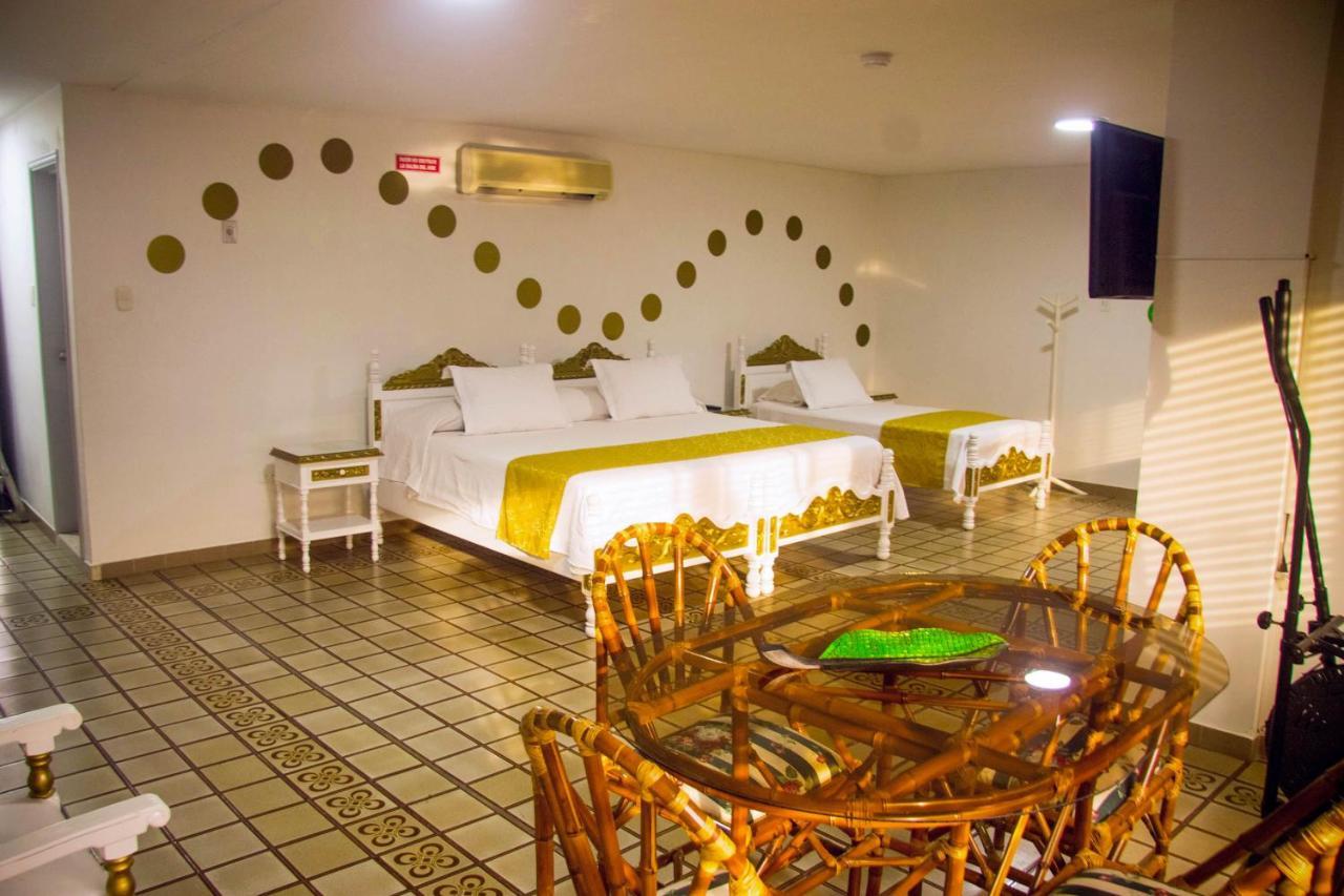 Hotel Mall Santana Del Rio Ла Дорада Екстериор снимка
