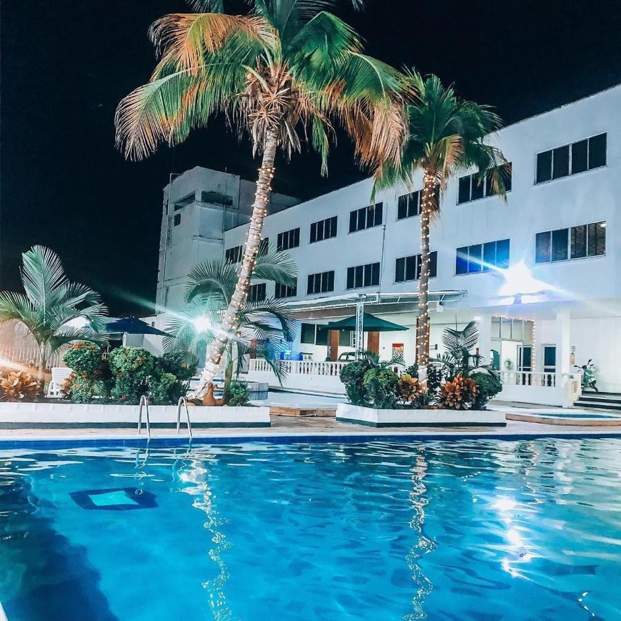 Hotel Mall Santana Del Rio Ла Дорада Екстериор снимка