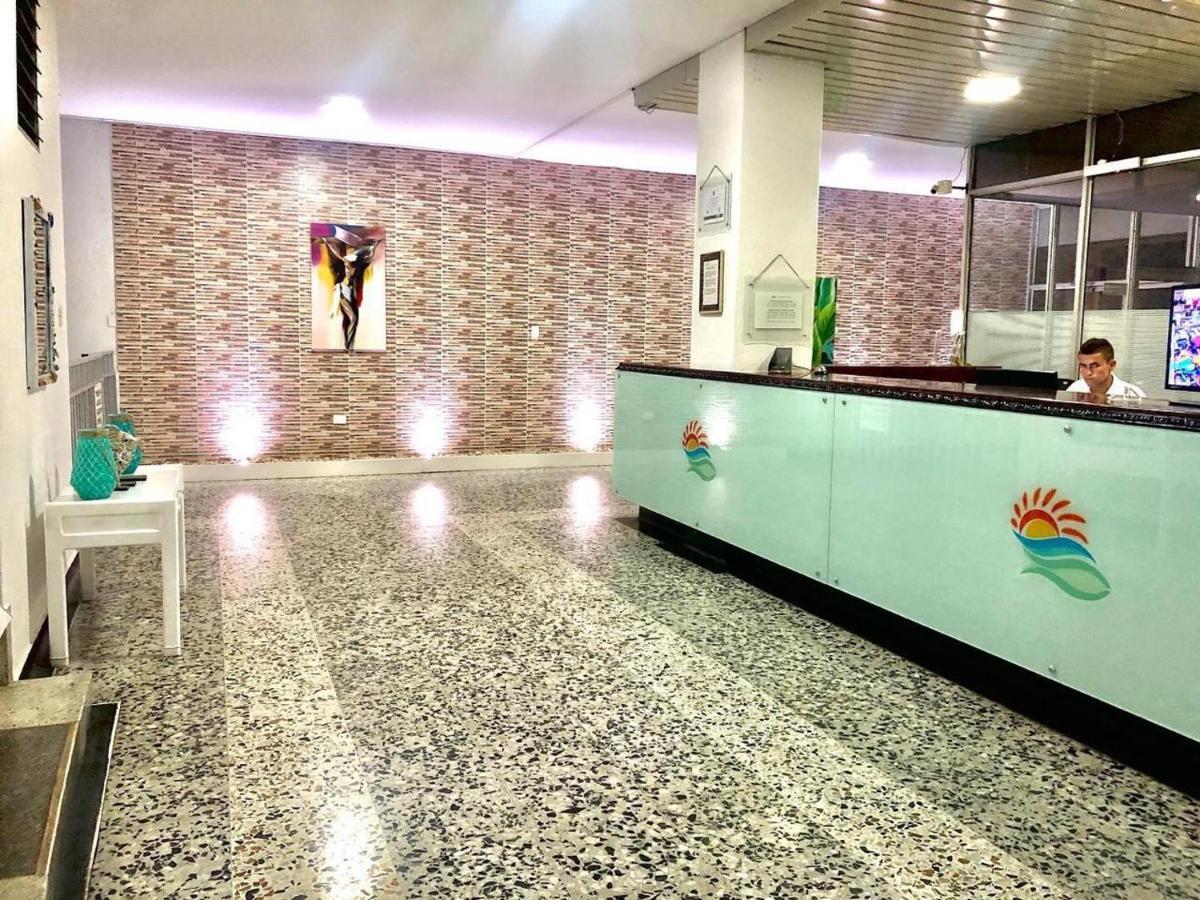 Hotel Mall Santana Del Rio Ла Дорада Екстериор снимка